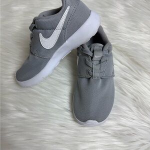 Nike Kids Gray and White Sneakers 10c